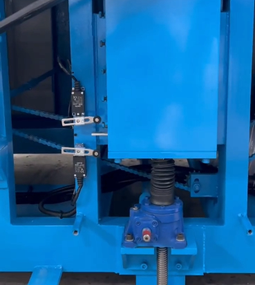 automatic lifting spindle device